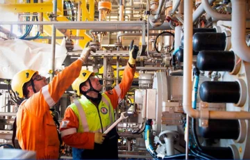 Expert gas fitter handling gas leakage and safety checks.